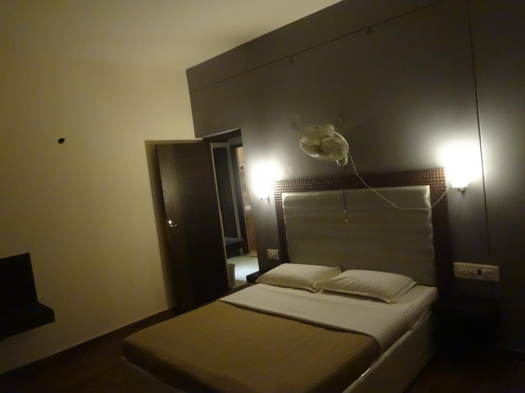 Hotel New Rajdarshan Madikeri Eksteriør bilde